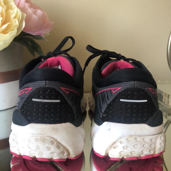 Brooks Women's Adrenaline GTS 19 Running Shoe, Black/Ebony/Pink - Picture 4 of 10